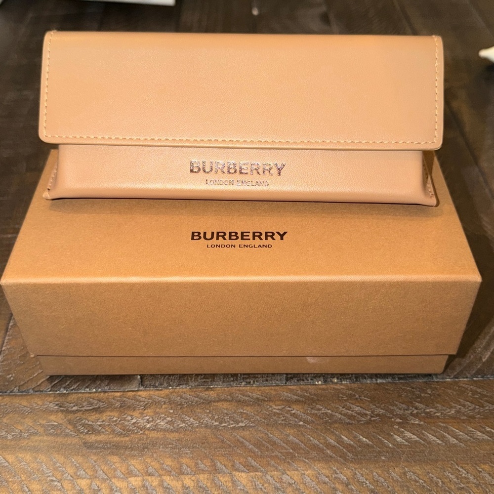 Authentic Burberry Sunglasses Case Holder Tan Leather NEW